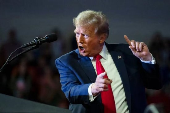 全世界都被特朗普逗笑了,除了高市早苗