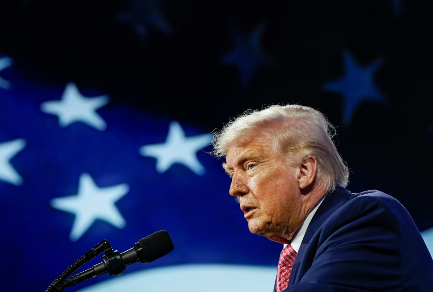 伊朗战事爆发满月,特朗普称霍尔木兹海峡为“特朗普海峡”