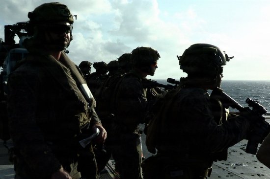 伊朗战争满月之际更多美军抵达中东 胡塞武装参战恐给油市带来新风险